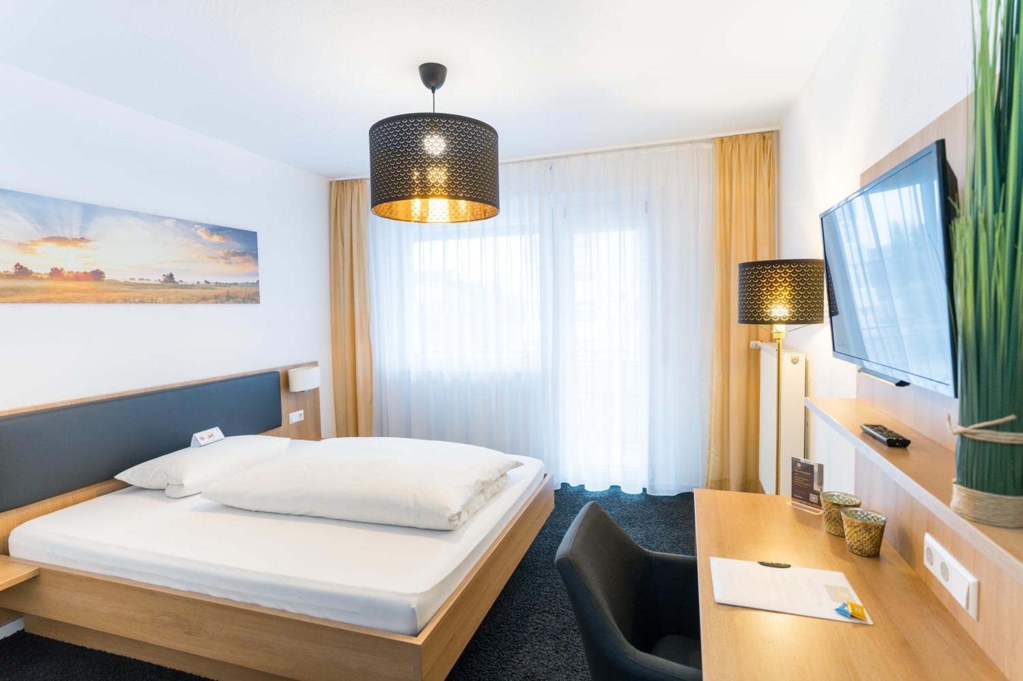Bodelshausen Hotel Zur Sonne מראה חיצוני תמונה